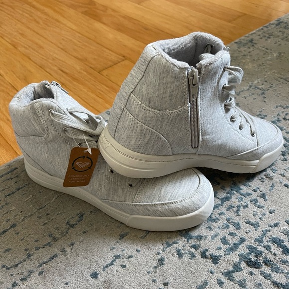 Roxy sneakers size 8.5 - Picture 7 of 7
